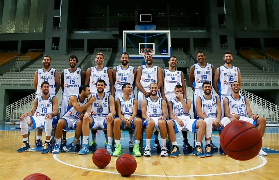 Οταν η Εθνική... σκάει στα γέλια -Στα παρασκήνια της φωτογράφισης της «επίσημης» αγαπημένης [εικόνες] | iefimerida.gr 2