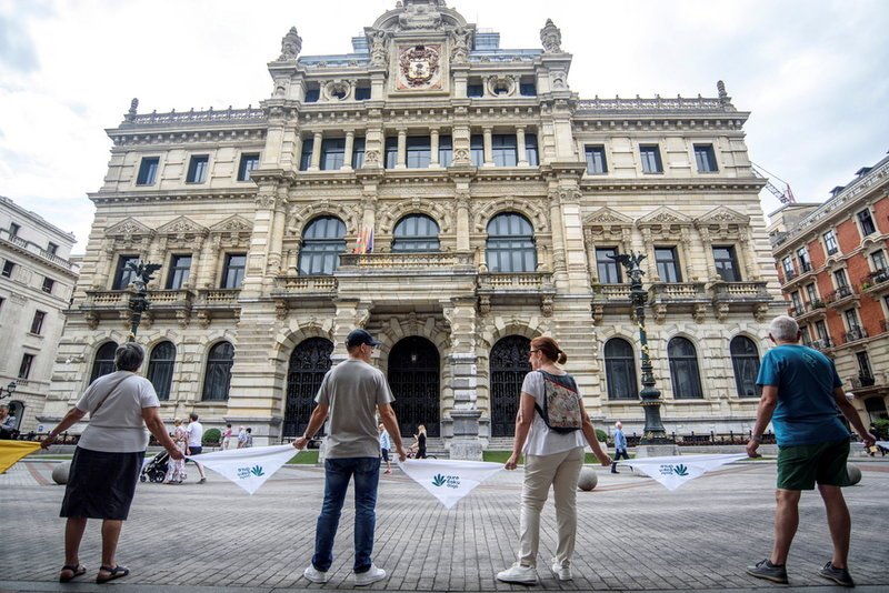 Βάσκοι σχημάτισαν ανθρώπινη αλυσίδα μήκους 202 χλμ. -Για την ανεξαρτησία [εικόνες] | iefimerida.gr 0