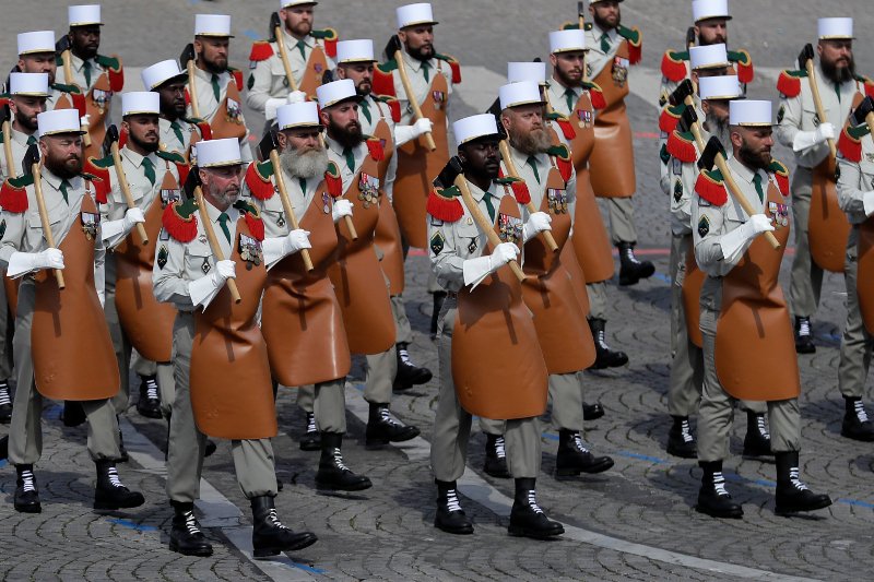 Εντυπωσιασμένος ο Τραμπ από την παρέλαση στο Παρίσι [εικόνες] | iefimerida.gr 4