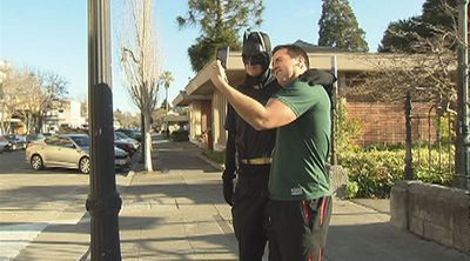 Αυτός είναι ο πραγματικός Μπάτμαν και βρίσκεται στην Καλιφόρνια [εικόνες&βίντεο] | iefimerida.gr 2