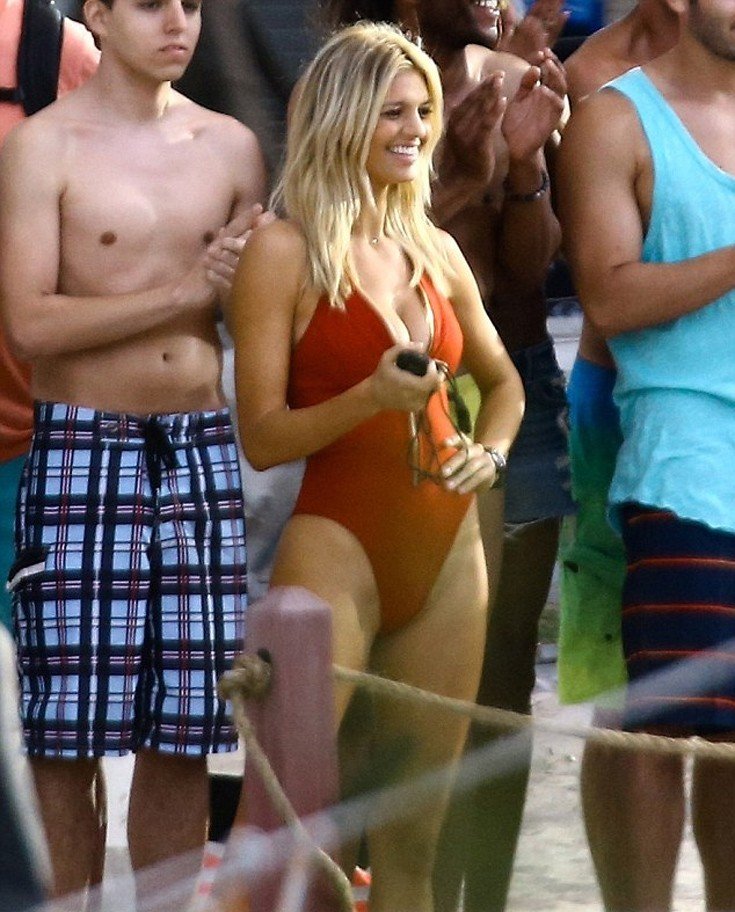 Κέλι Ρόρμπαχ: Σαγηνευτική η νέα Πάμελα Αντερσον στα γυρίσματα του Baywatch [εικόνες] | iefimerida.gr 2