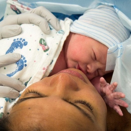 Απίστευτο: Νοσοκομείο χρέωσε με 40 δολάρια την αγκαλιά της μητέρας με το μωρό μετά τον τοκετό [εικόνα] | iefimerida.gr 1