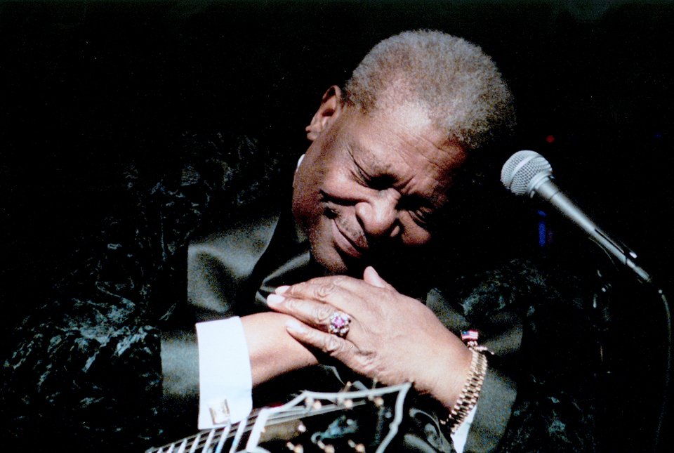 Η blues αποχαιρετά τον βασιλιά της: Οι κορυφαίες στιγμές του θρύλου B.B. King και τα μηνύματα των διασήμων [εικόνες & βίντεο] | iefimerida.gr 2