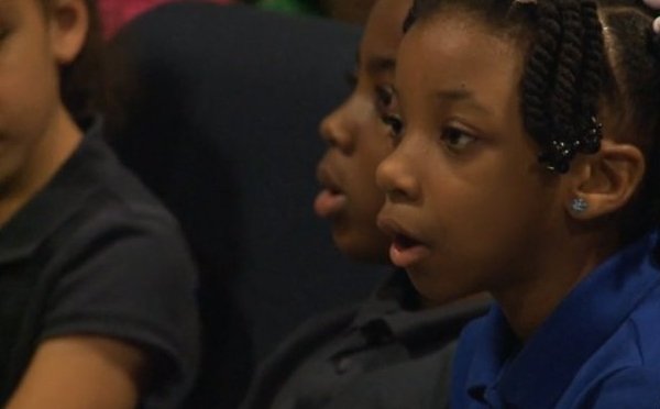 Απίστευτο: 7χρονη που γεννήθηκε χωρίς δάχτυλα κέρδισε τον διαγωνισμό καλλιγραφίας [εικόνες]  | iefimerida.gr 0