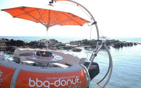 Ενα γιγάντιο ντόνατ το πλοίο των ονείρων μας; Επιπλέει και προσφέρει αποκλειστικά υπηρεσίες μπάρμπεκιου [εικόνες] | iefimerida.gr 4
