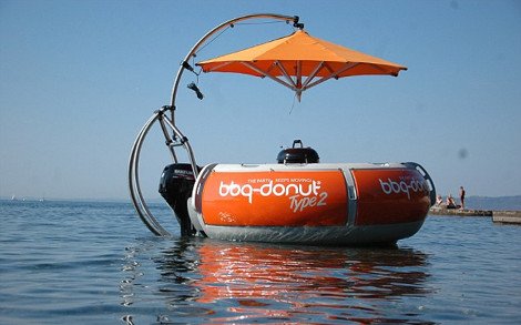 Ενα γιγάντιο ντόνατ το πλοίο των ονείρων μας; Επιπλέει και προσφέρει αποκλειστικά υπηρεσίες μπάρμπεκιου [εικόνες] | iefimerida.gr 5