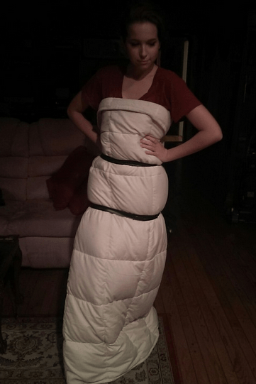 Το απαίσιο φουστάνι της Τζένιφερ Λόρεν στις Χρυσές Σφαίρες έγινε παγκόσμιο viral [εικόνες] | iefimerida.gr 1