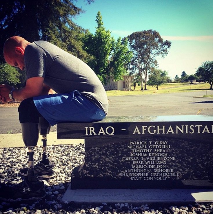 Δύναμη ψυχής: Βετεράνος στρατιώτης με ακρωτηριασμένα μέλη διδάσκει γιόγκα [εικόνες]  | iefimerida.gr 2