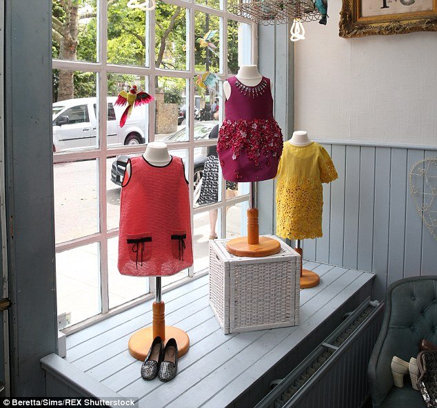 Fashion icon όπως η μητέρα της -Ουρές θαυμαστών για να αγοράσουν ένα ρούχο της Χάρπερ [εικόνες] | iefimerida.gr 2