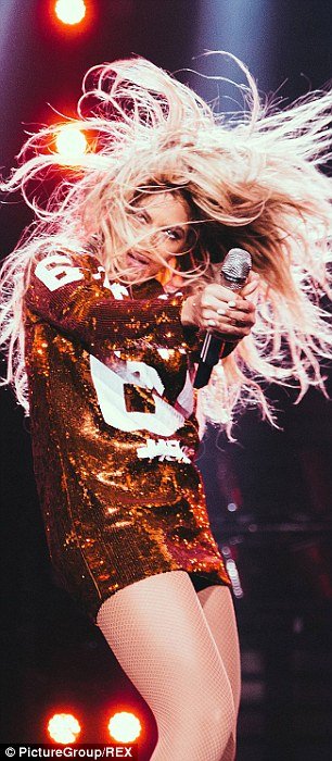 Η Beyonce ροκάρει και «δοξάζει» με τις καμπύλες της ένα μικροσκοπικό φόρεμα αφιερωμένο στον άνδρα της [εικόνες] | iefimerida.gr 1