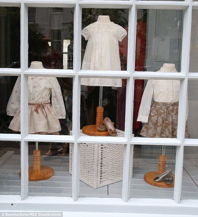 Fashion icon όπως η μητέρα της -Ουρές θαυμαστών για να αγοράσουν ένα ρούχο της Χάρπερ [εικόνες] | iefimerida.gr 5