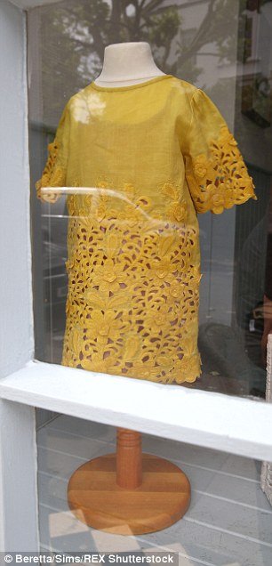 Fashion icon όπως η μητέρα της -Ουρές θαυμαστών για να αγοράσουν ένα ρούχο της Χάρπερ [εικόνες] | iefimerida.gr 3