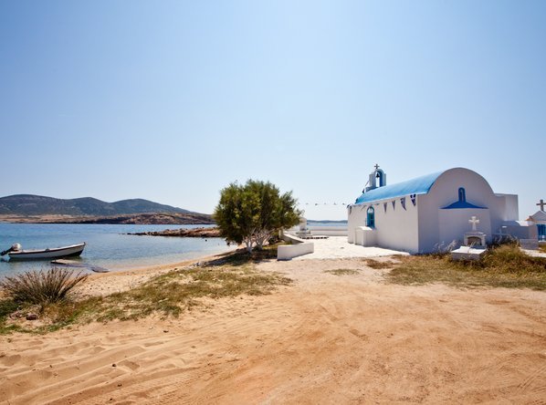 Οι πρώτες φωτογραφίες από τον γάμο Μπουσδούκου-Ιωαννίδη: Με σανδάλια και αέρινο φόρεμα η νύφη [εικόνες]  | iefimerida.gr 1