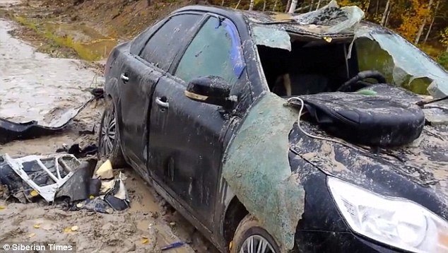 Η εκδίκηση της αρκούδας -Διέλυσε το αυτοκίνητο του κυνηγού που τόλμησε να την πυροβολήσει [εικόνες] | iefimerida.gr 0