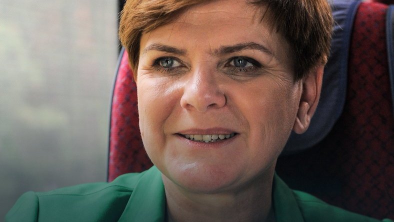 Η Δεξιά σάρωσε στην Πολωνία -Η Beata Szydlo νέα πρωθυπουργός, η «χωριατοπούλα με τις γαλότσες» [εικόνες] | iefimerida.gr 3