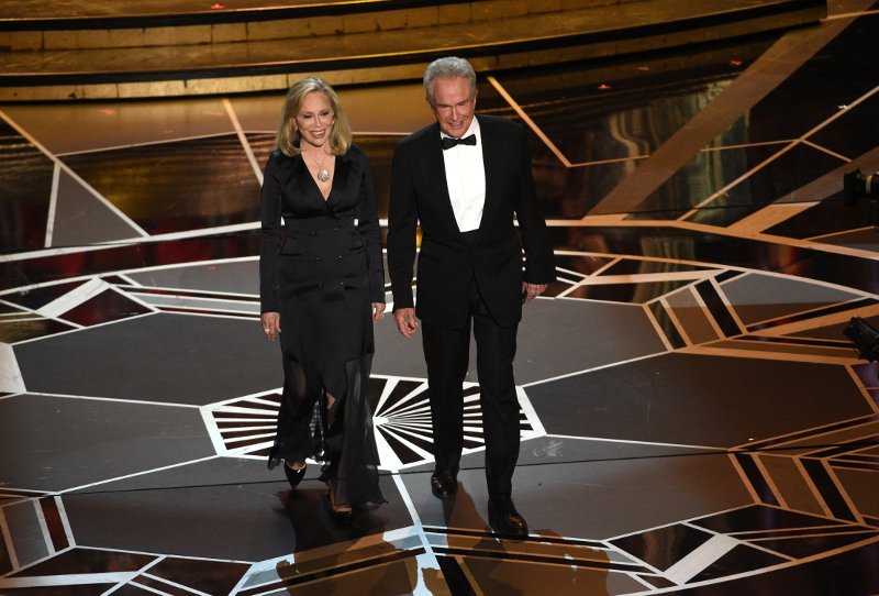 Εβαλαν ξανά τον Μπίτι και την Ντάναγουεϊ να δώσουν Οσκαρ -Η εκπληκτική αντίδραση του Ντελ Τόρο [εικόνες] | iefimerida.gr 3