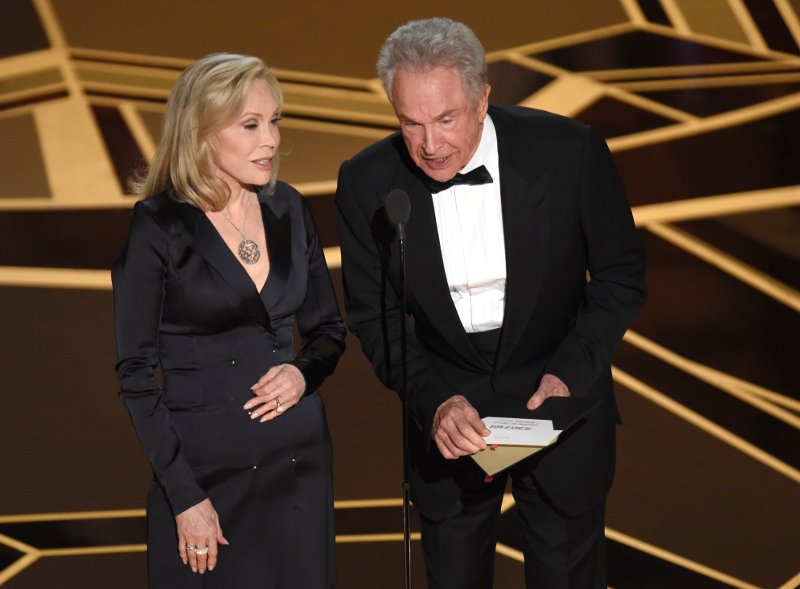 Εβαλαν ξανά τον Μπίτι και την Ντάναγουεϊ να δώσουν Οσκαρ -Η εκπληκτική αντίδραση του Ντελ Τόρο [εικόνες] | iefimerida.gr 0