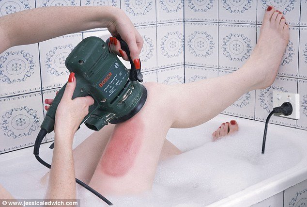 Καρτουνίστας πήρε κλασικές σκηνές από κινηματογραφικές καλτ ταινίες και τις έκανε παιδικό βιβλίο [εικόνες] | iefimerida.gr 0