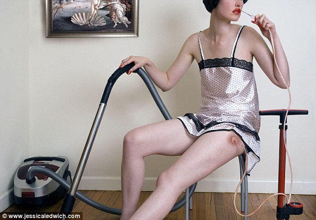 Η αβάσταχτη ελαφρότητα της ομορφιάς -Η σουρεαλιστική απεικόνιση της γυναικείας παράνοιας για τελειότητα [εικόνες] | iefimerida.gr 3