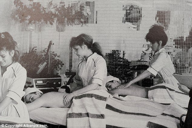 Η Βικτόρια Μπέκαμ σπούδασε αισθητικός -Δείτε την 15 ετών να μαθαίνει μασάζ [εικόνες] | iefimerida.gr 1