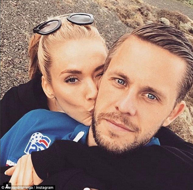 Οι Μπέκαμ της Ισλανδίας -Ο διάσημος ποδοσφαιριστής και το μοντέλο που γράφει για μόδα [εικόνες] | iefimerida.gr 0