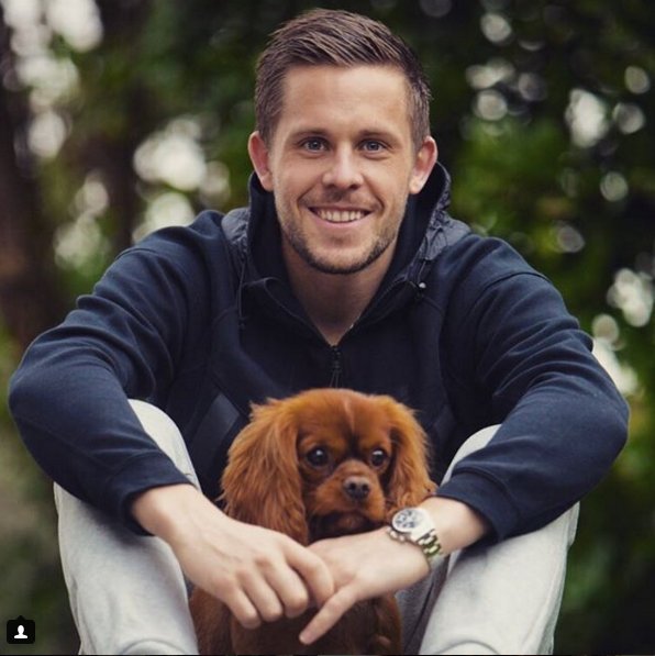 Οι Μπέκαμ της Ισλανδίας -Ο διάσημος ποδοσφαιριστής και το μοντέλο που γράφει για μόδα [εικόνες] | iefimerida.gr 5