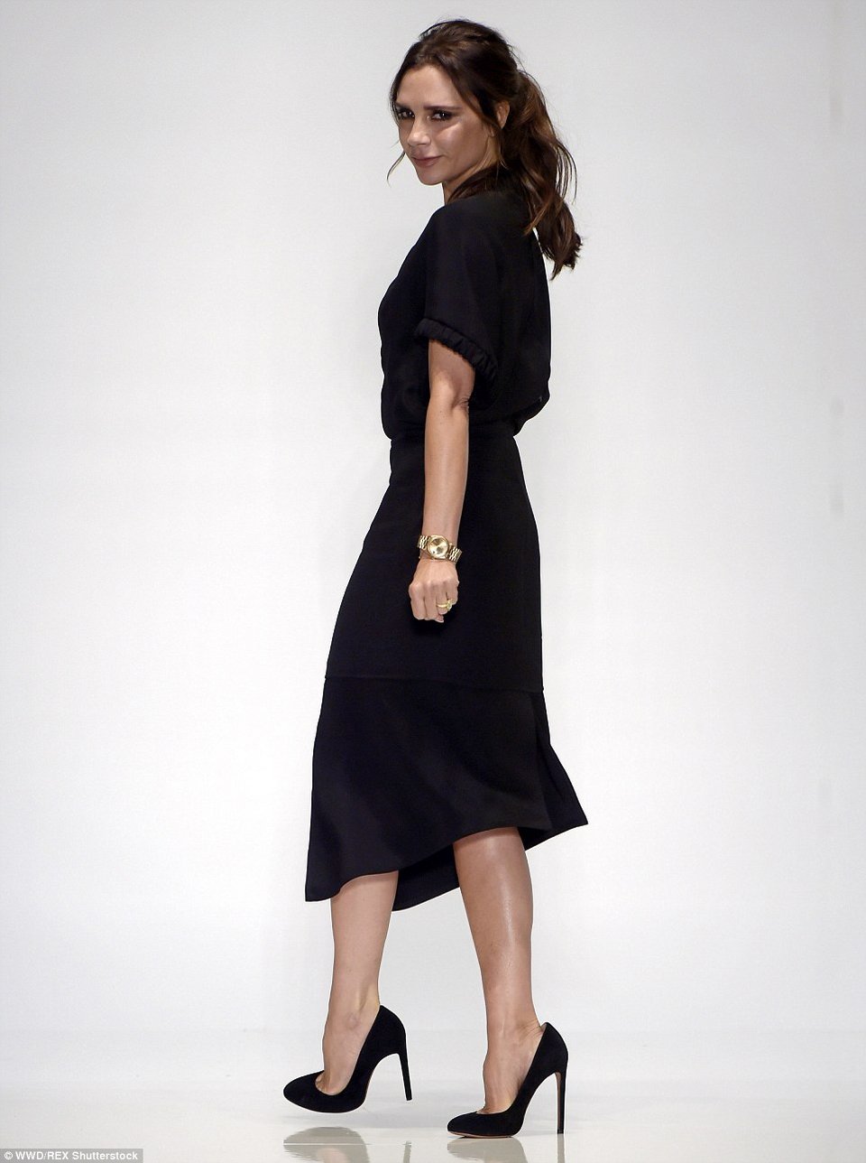 Η Βικτόρια Μπέκαμ λαμπερή στην παρουσίαση της νέας της συλλογής [εικόνες] | iefimerida.gr 0