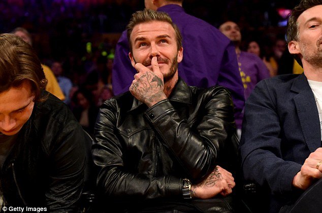 Οταν ο φακός συλλαμβάνει τον Μπέκαμ και τον γιο του να καταβροχθίζουν τσιπς [εικόνες] | iefimerida.gr 2