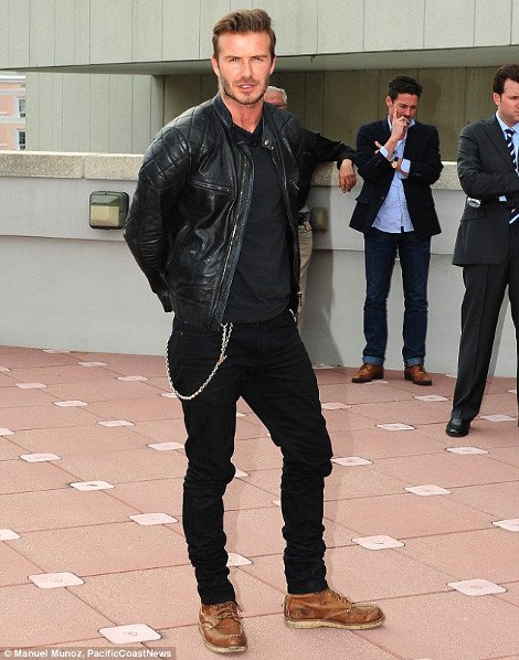 Αυτός είναι ο Ντέιβιντ Μπέκαμ: Φοράει μόνο τα μαγιό του και φωτογραφίζεται [εικόνες] | iefimerida.gr 3