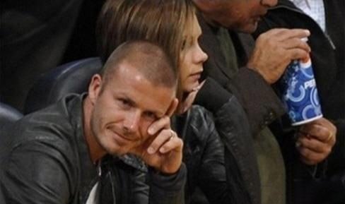 Ο Μπέκαμ «καρφώνεται» στα οπίσθια όμορφων κοριτσιών και η Βικτόρια πάει να του βγάλει τα μάτια [εικόνες] | iefimerida.gr 3