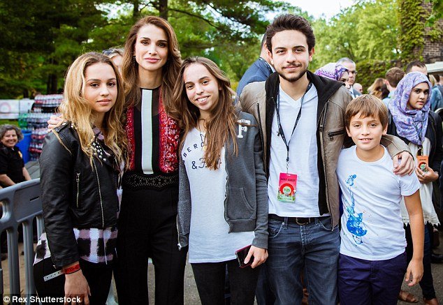 Βικτώρια Μπέκαμ-Ράνια της Ιορδανίας: Τα κοινά των δύο γυναικών [εικόνες] | iefimerida.gr 5