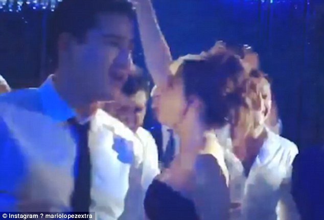 Η Βικτόρια όπως δεν την έχετε ξαναδεί -Χορεύει και τραγουδάει με τον Μπέκαμ [εικόνες] | iefimerida.gr 1