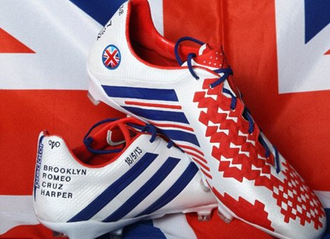 Στα.. παπούτσια του έχει γραμμένη την οικογένειά του ο Ντέιβιντ Μπέκαμ [εικόνες] | iefimerida.gr 0