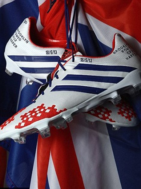 Στα.. παπούτσια του έχει γραμμένη την οικογένειά του ο Ντέιβιντ Μπέκαμ [εικόνες] | iefimerida.gr 1