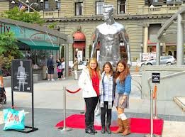 Έκαναν άγαλμα τον Μπέκαμ με εσώρουχα! [εικόνες] | iefimerida.gr 2