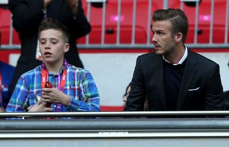 Πανηγυρισμοί και χασμουρητά: Οι διάσημοι παρακολουθούν από κοντά Ολυμπιακούς [εικόνες] | iefimerida.gr 1