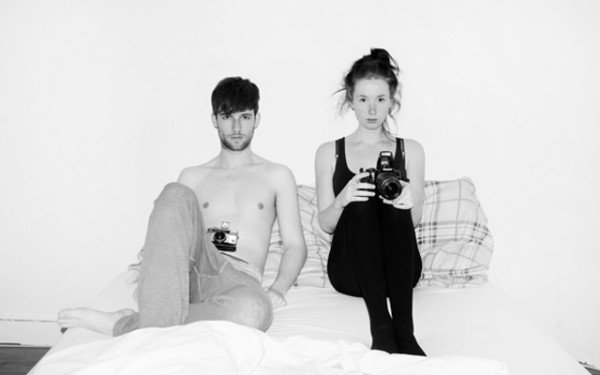 Φωτογραφίζει όσους κοιμήθηκαν στο κρεβάτι της  -Bed stories [εικόνες] | iefimerida.gr 8