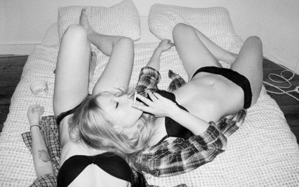 Φωτογραφίζει όσους κοιμήθηκαν στο κρεβάτι της  -Bed stories [εικόνες] | iefimerida.gr 10