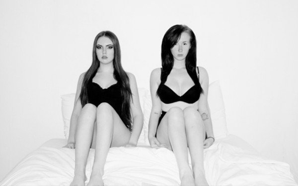 Φωτογραφίζει όσους κοιμήθηκαν στο κρεβάτι της  -Bed stories [εικόνες] | iefimerida.gr 7