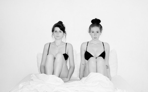 Φωτογραφίζει όσους κοιμήθηκαν στο κρεβάτι της  -Bed stories [εικόνες] | iefimerida.gr 11