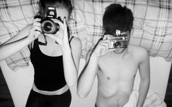 Φωτογραφίζει όσους κοιμήθηκαν στο κρεβάτι της  -Bed stories [εικόνες] | iefimerida.gr 13