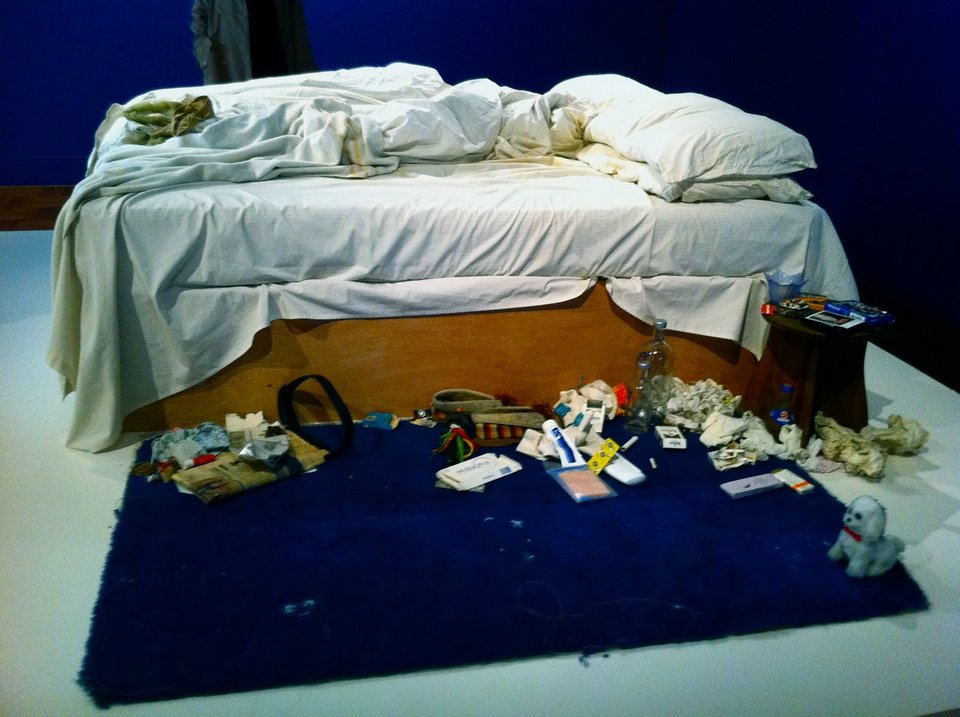 Δημοπρατείται για 1,3 εκατ. δολάρια ένα άστρωτο κρεβάτι με αποτσίγαρα και πεταμένα μπουκάλια -Οταν η τέχνη σοκάρει [εικόνες] | iefimerida.gr 0