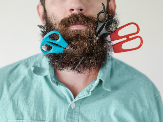 Χίπστερ-μάνια: Μανιώδης γενειοφόρος «εγκλωβίζει» στο μούσι του αντικείμενα όπως ξυραφάκια, μακαρόνια και οδοντογλυφίδες [εικόνες] | iefimerida.gr 8