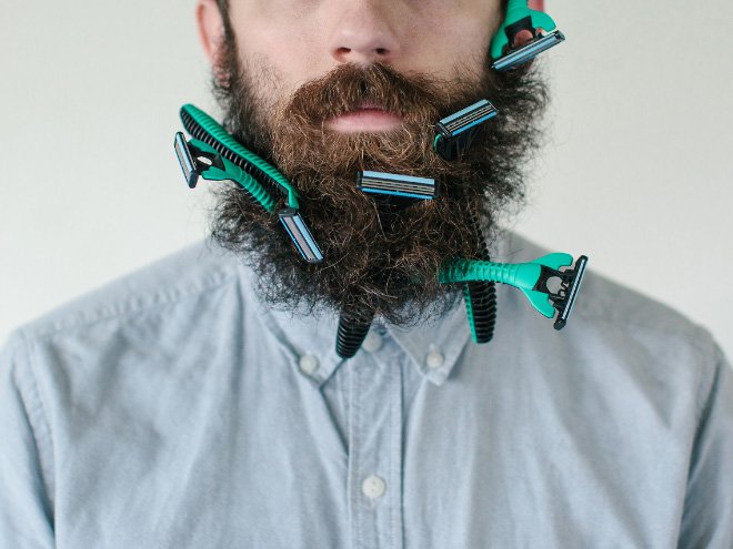 Χίπστερ-μάνια: Μανιώδης γενειοφόρος «εγκλωβίζει» στο μούσι του αντικείμενα όπως ξυραφάκια, μακαρόνια και οδοντογλυφίδες [εικόνες] | iefimerida.gr 1