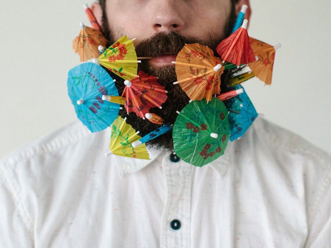 Χίπστερ-μάνια: Μανιώδης γενειοφόρος «εγκλωβίζει» στο μούσι του αντικείμενα όπως ξυραφάκια, μακαρόνια και οδοντογλυφίδες [εικόνες] | iefimerida.gr 2