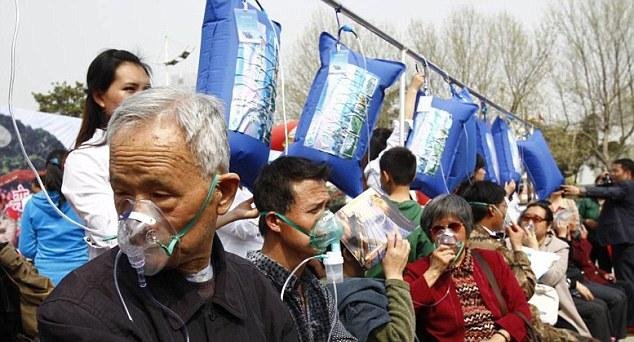 Στα όρια της ασφυξίας η Κίνα -Εφτιαξαν σταθμούς με καθαρό αέρα στους δρόμους [εικόνες] | iefimerida.gr 0