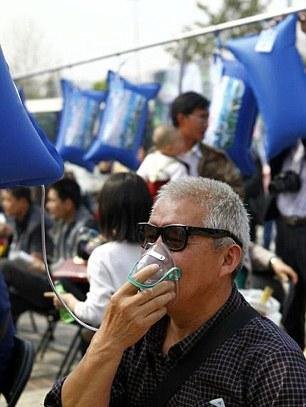 Στα όρια της ασφυξίας η Κίνα -Εφτιαξαν σταθμούς με καθαρό αέρα στους δρόμους [εικόνες] | iefimerida.gr 3