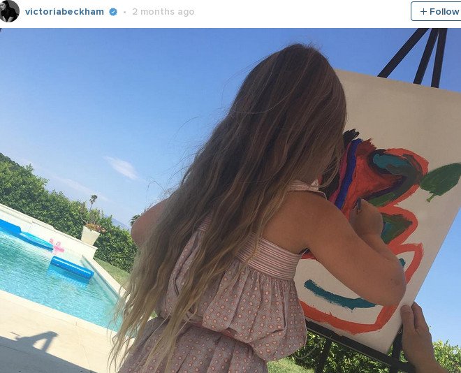 Η Βικτόρια Μπέκαμ έκανε τις ζωγραφιές της κόρης της... μπλουζάκια [εικόνες] | iefimerida.gr 2