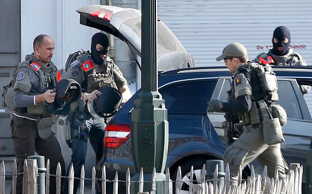 Ανθρωποκυνηγητό στις Βρυξέλλες μετά από έφοδο για το μακελειό στο Παρίσι -Ενας ύποπτος νεκρός [εικόνες] | iefimerida.gr 5