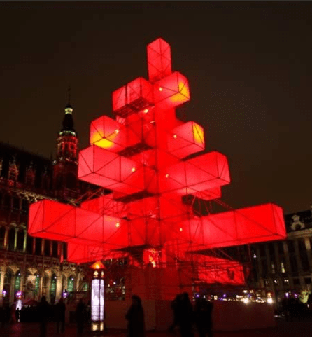 Εντυπωσιακά Χριστουγεννιάτικα δέντρα απ' όλο τον κόσμο [εικόνες] | iefimerida.gr 1